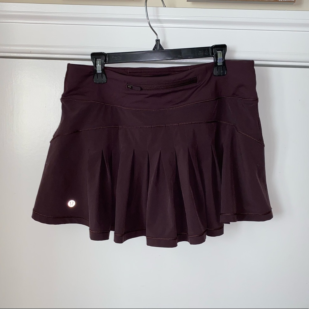 LULULEMON SKIRT SIZE 6 mauve color!! Older style pleated so so cute!!